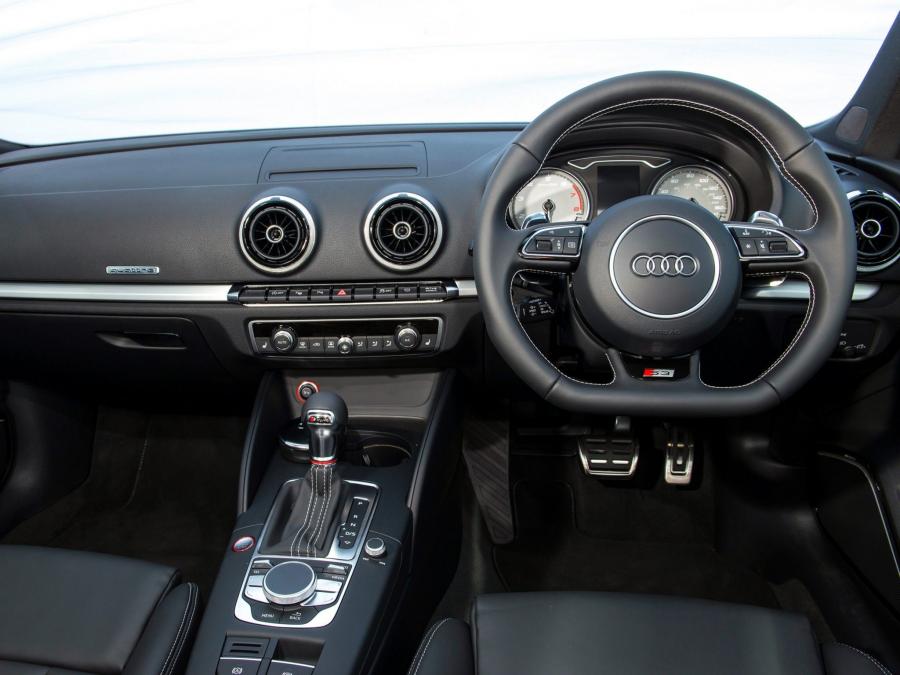 Торпедо Audi S3 Sportback (8V) 2013 года  (UK) (фото 14 из 17)